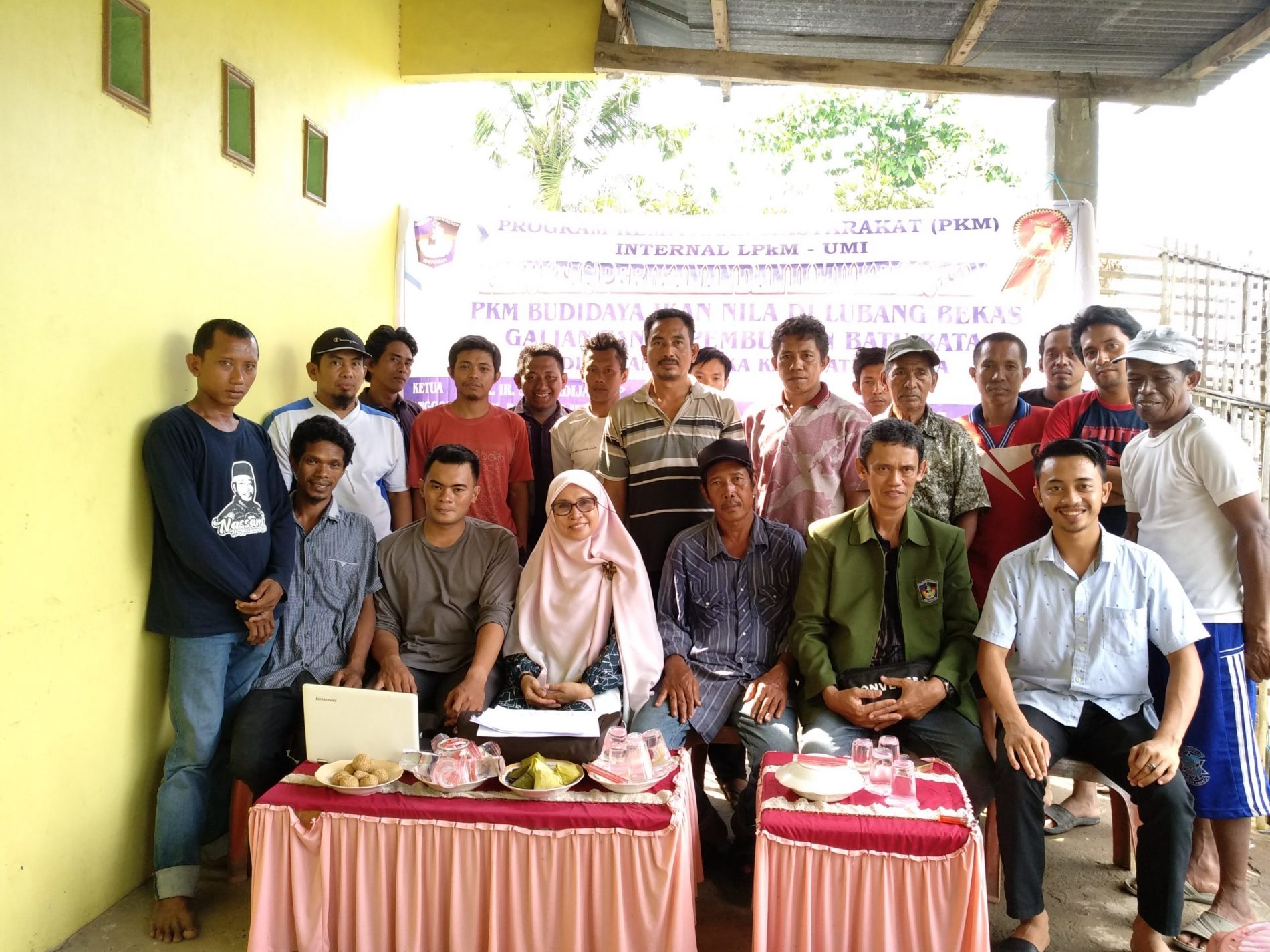 Dr. Ir. Hj. ST. Hadijah MP dan Ir. H. Bakhtiar Ibrahim, MP memberikan Pelatihan Cara Budidaya Ikan yang Baik (CBIB) di Desa Tanabangka