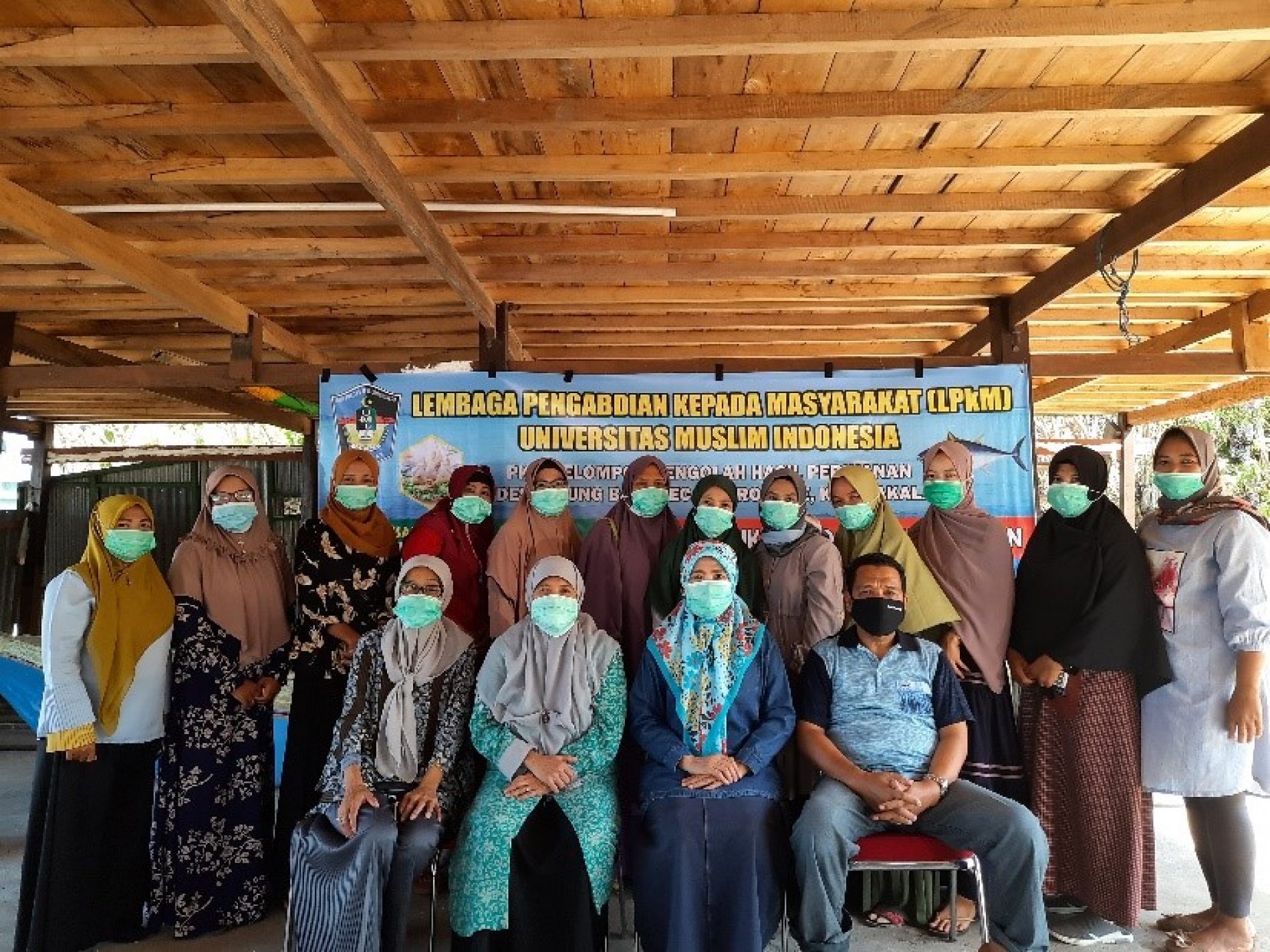 Andi Asni, Dosen FPIK UMI Beri Pelatihan Pengolahan Ikan Teknik Pembuatan Sambosa Ikan
