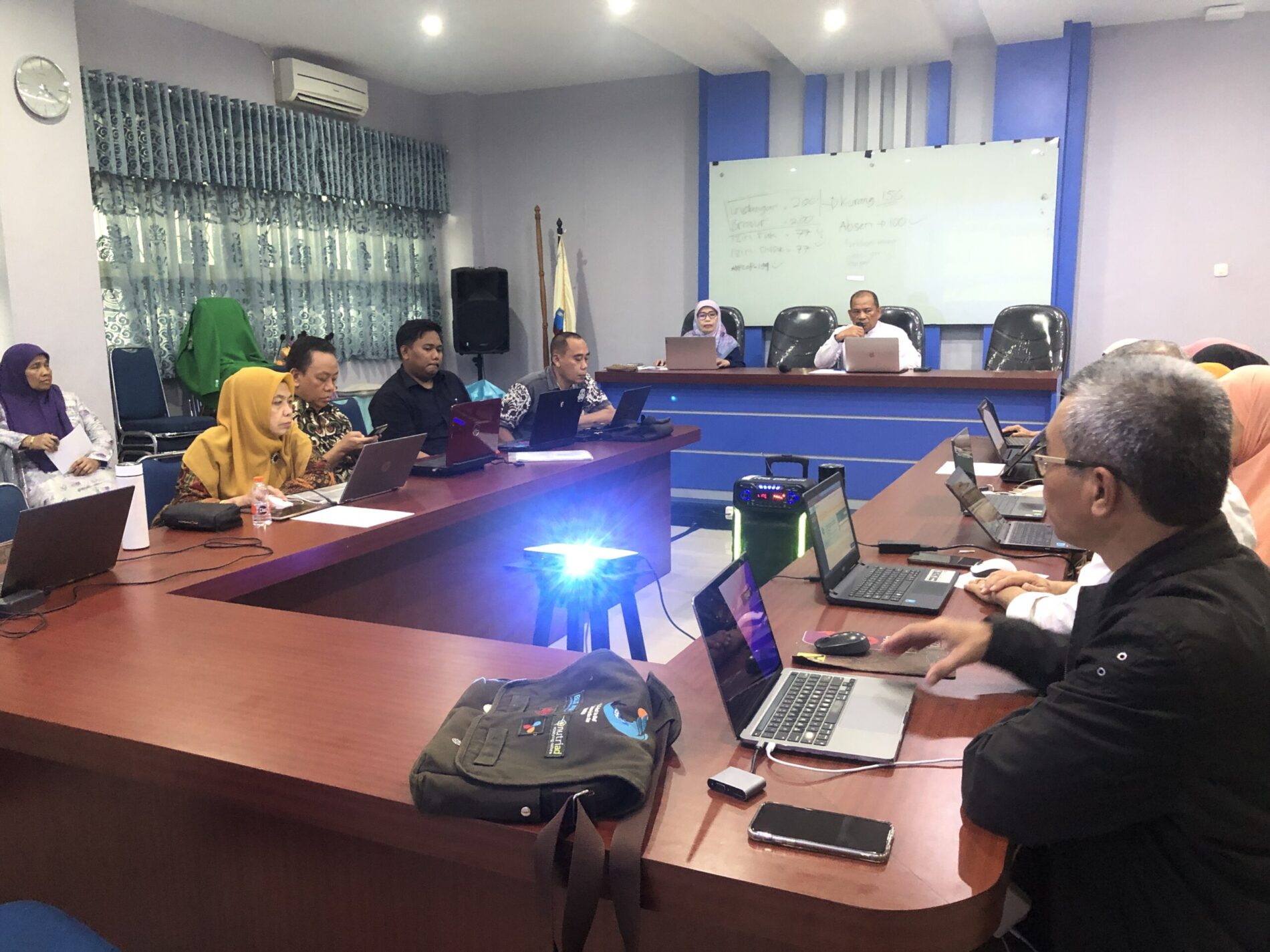 Rapat Rabuan dengan Agenda : 1. Pengenalan Dosen dan Tenaga Kependidikan Baru 2. Persiapan Menuju Akreditasi International (07/02/2024)