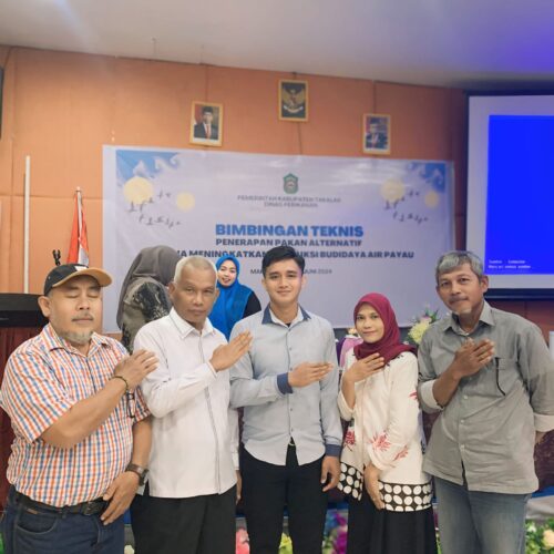 Bapak Ir. Muhammad Saenong, MP (Wakil Dekan II Fakultas Perikanan dan Ilmu Kelautan UMI) menjadi Narasumber pada Kegiatan Bimbingan Teknis Penerapan Pakan Alternatif Guna Meningkatkan Produksi Budidaya Air Payau