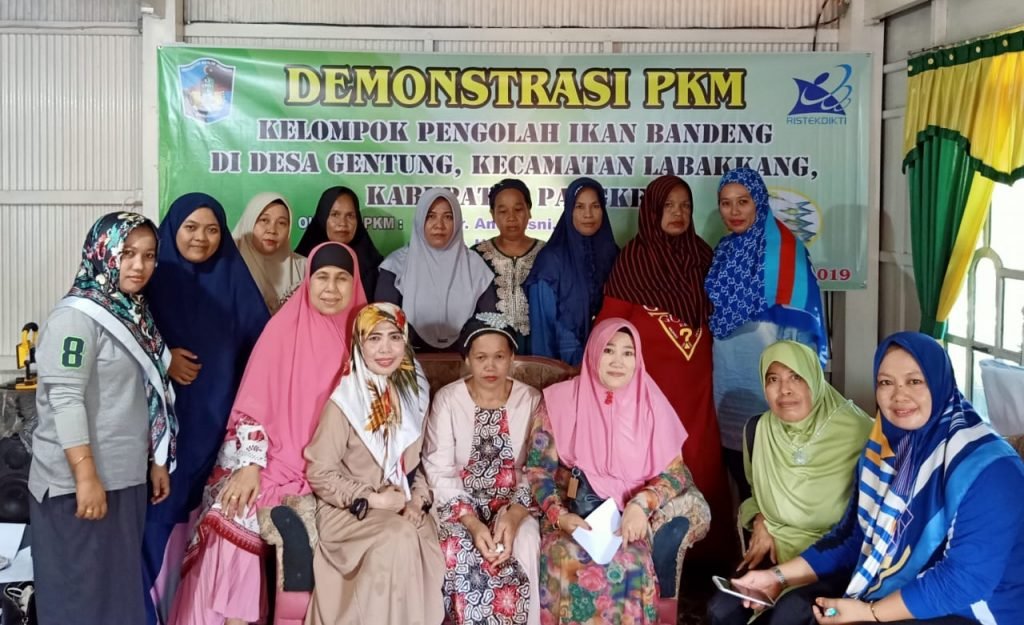 Dosen Fakultas Perikanan dan Ilmu Kelautan UMI Bekali Pelatihan Pembuatan Bandeng Presto