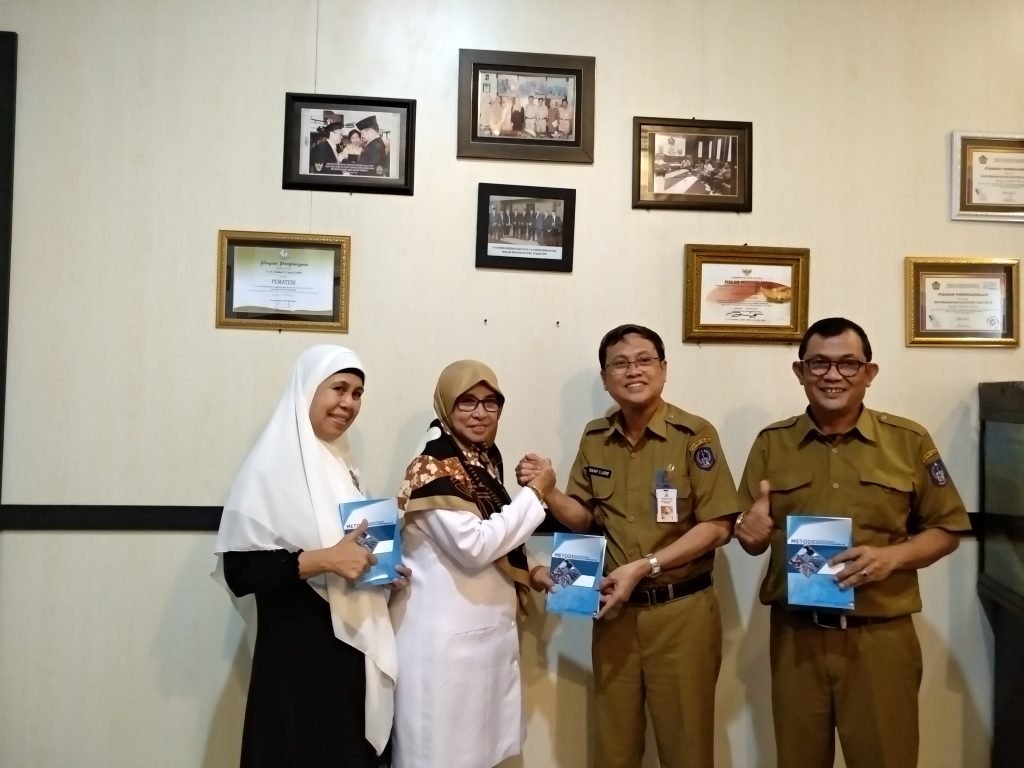 Penyerahan Hasil Luaran Penelitian PUPT Skim Penelitian Terapan