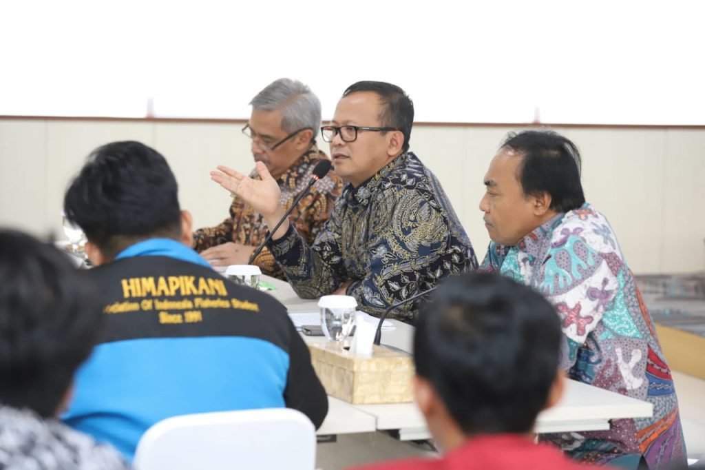 BERTEMU HIMAPIKANI, MENTERI EDHY INGIN MAHASISWA BANTU TINGKATKAN KUALITAS SDM PERIKANAN